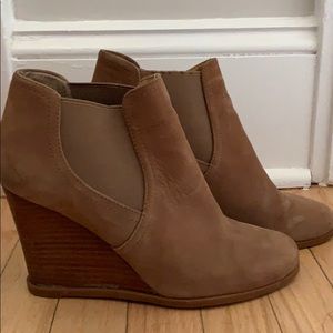 Tan Wedges